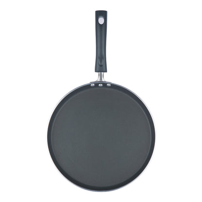 smooth cooking surface and black ergonomic handle for everyday use.